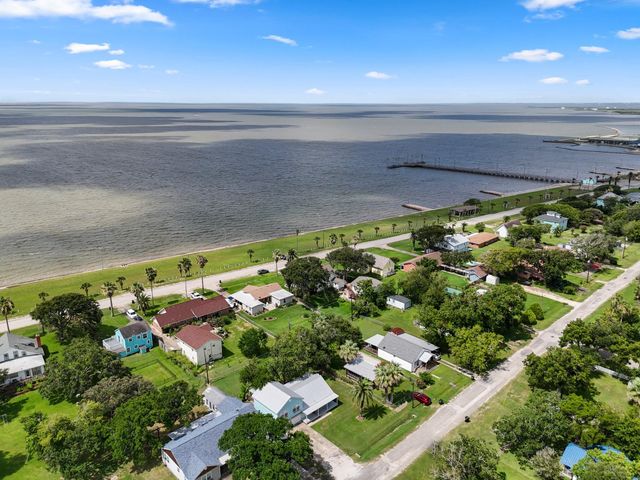 111 Duson Avenue, Palacios, TX 77465