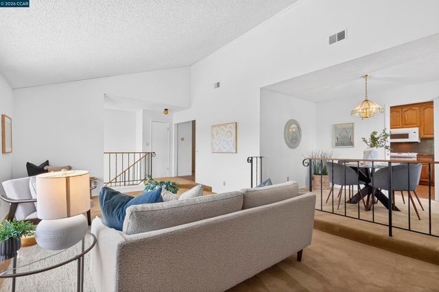 2081 Hoke Dr, Pinole, CA 94564