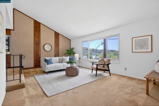 2081 Hoke Dr, Pinole, CA 94564