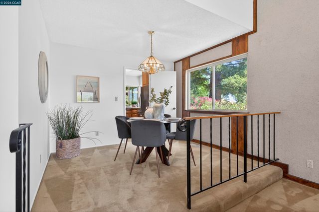 2081 Hoke Dr, Pinole, CA 94564