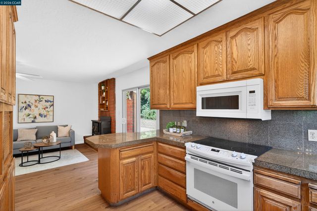 2081 Hoke Dr, Pinole, CA 94564