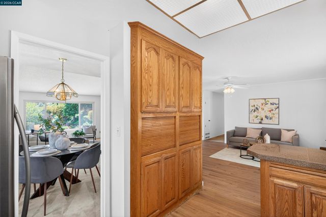 2081 Hoke Dr, Pinole, CA 94564