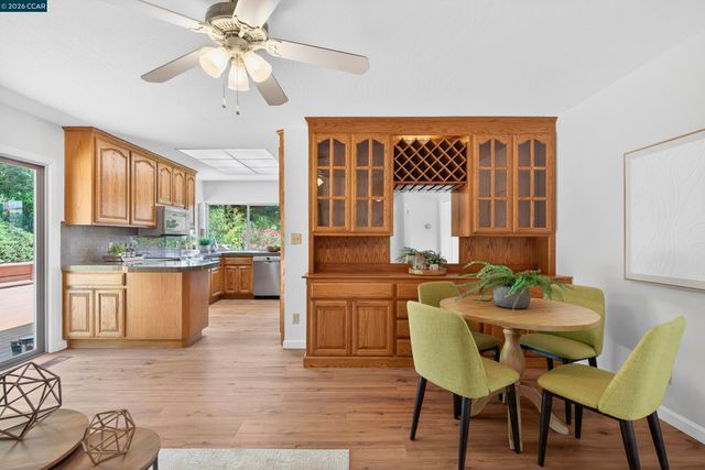 2081 Hoke Dr, Pinole, CA 94564