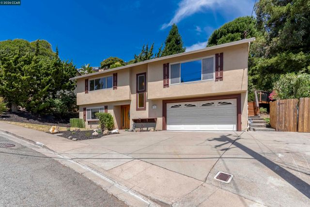 2081 Hoke Dr, Pinole, CA 94564
