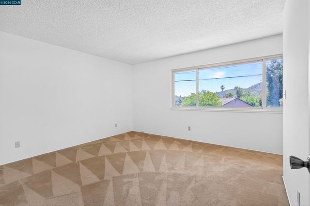 2081 Hoke Dr, Pinole, CA 94564