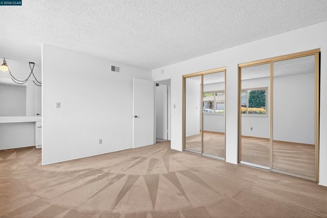 2081 Hoke Dr, Pinole, CA 94564