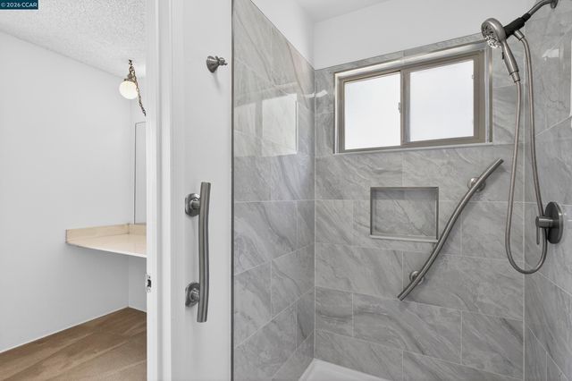 2081 Hoke Dr, Pinole, CA 94564