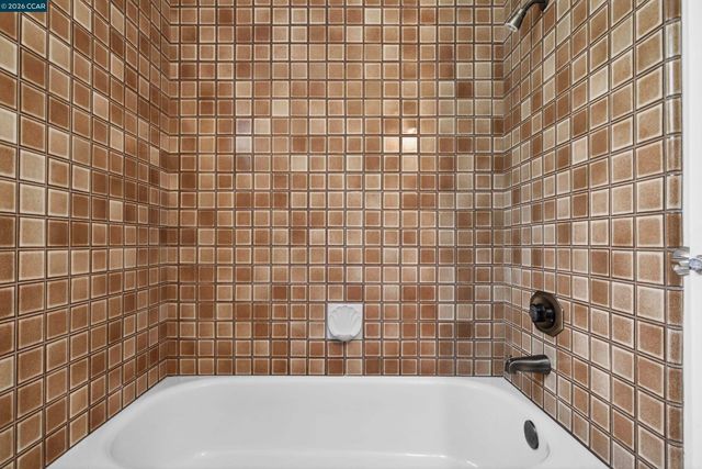 2081 Hoke Dr, Pinole, CA 94564