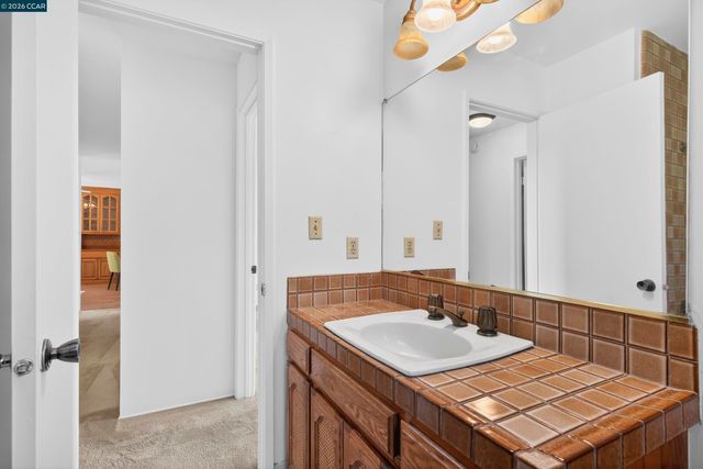 2081 Hoke Dr, Pinole, CA 94564