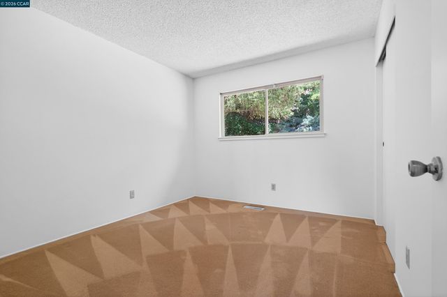 2081 Hoke Dr, Pinole, CA 94564