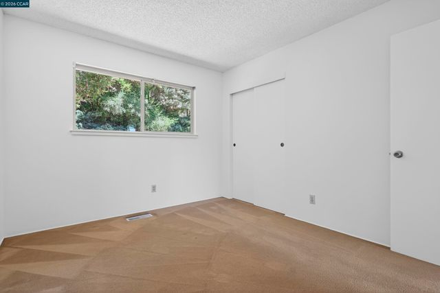 2081 Hoke Dr, Pinole, CA 94564