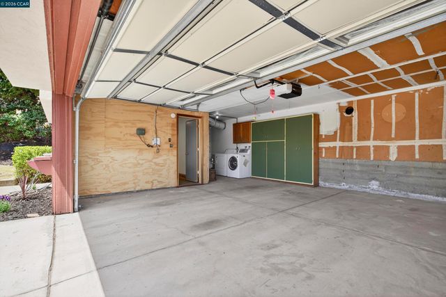 2081 Hoke Dr, Pinole, CA 94564