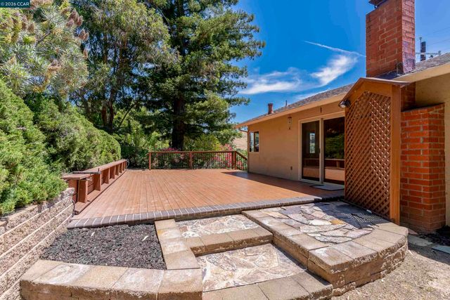 2081 Hoke Dr, Pinole, CA 94564