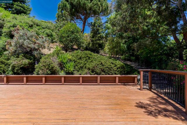 2081 Hoke Dr, Pinole, CA 94564