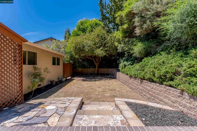 2081 Hoke Dr, Pinole, CA 94564