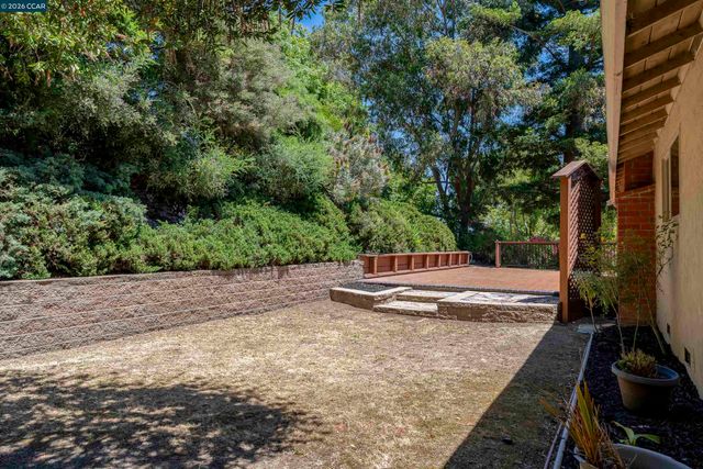 2081 Hoke Dr, Pinole, CA 94564
