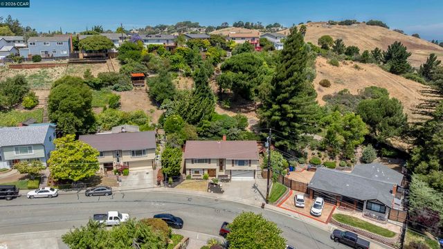 2081 Hoke Dr, Pinole, CA 94564