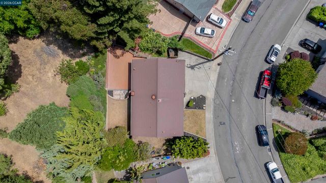 2081 Hoke Dr, Pinole, CA 94564