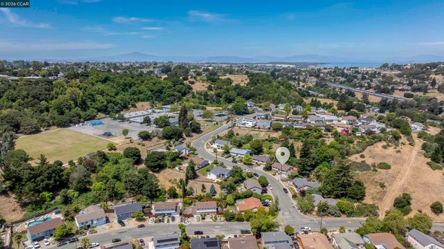 2081 Hoke Dr, Pinole, CA 94564