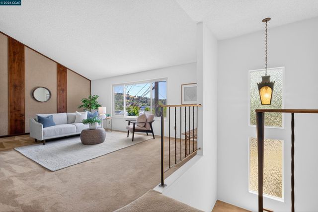 2081 Hoke Dr, Pinole, CA 94564