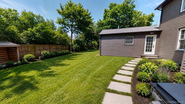 96 Grove Ave, Patchogue, NY 11772