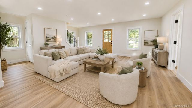 96 Grove Ave, Patchogue, NY 11772