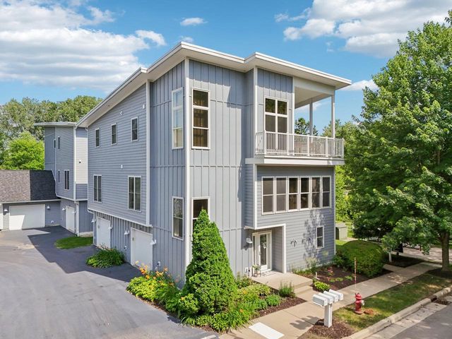 481 Mill STREET, Fontana, WI 53125