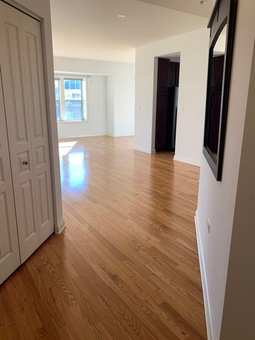 101 Pointe Drive 109, Northbrook, IL 60062