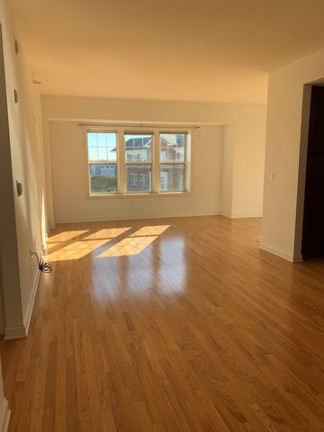 101 Pointe Drive 109, Northbrook, IL 60062