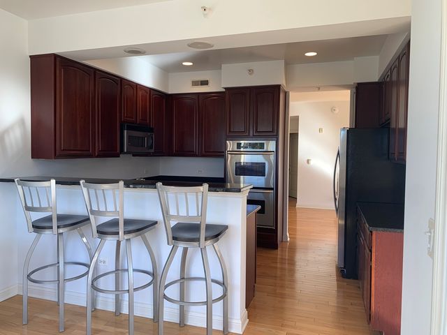 101 Pointe Drive 109, Northbrook, IL 60062
