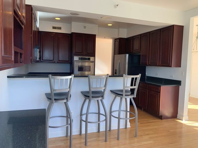 101 Pointe Drive 109, Northbrook, IL 60062