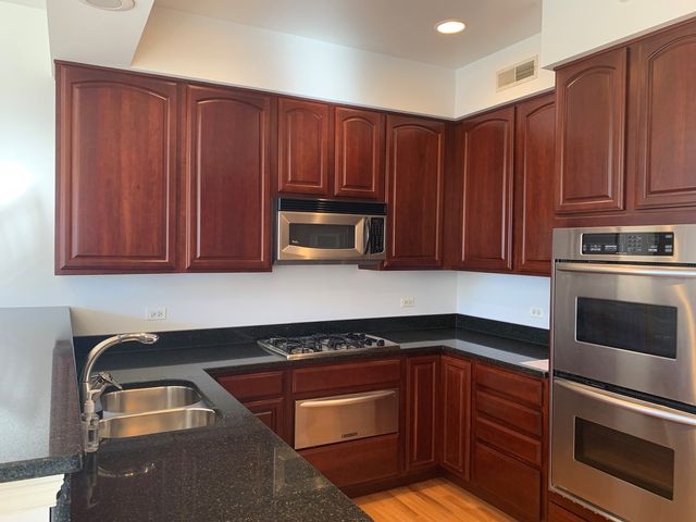 101 Pointe Drive 109, Northbrook, IL 60062