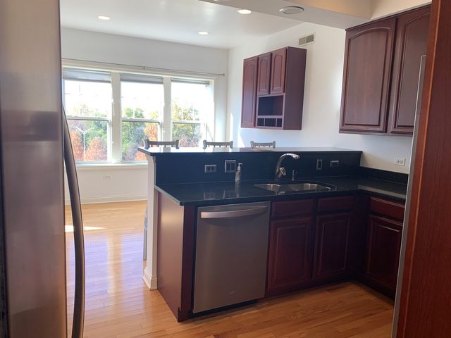 101 Pointe Drive 109, Northbrook, IL 60062
