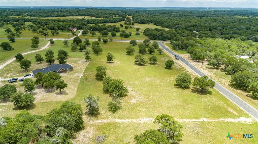800 Powder Ridge, Luling, TX 78648