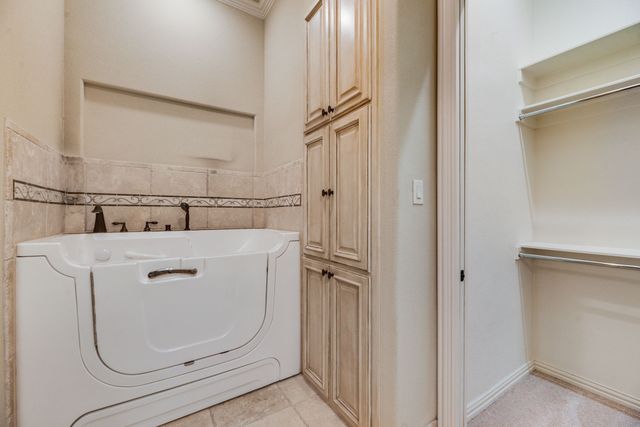 685 Knob Hill Court, Argyle, TX 76226
