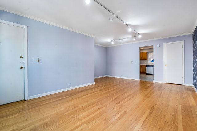 912 Hinman Avenue 2W, Evanston, IL 60202