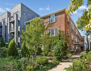 912 Hinman Avenue 2W, Evanston, IL 60202