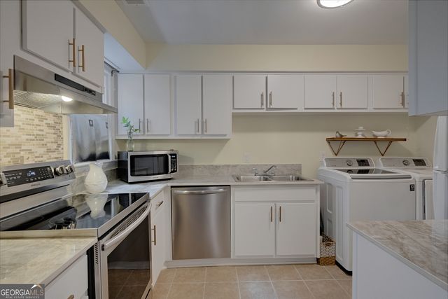 2761 Farmstead Road SE, Smyrna, GA 30080