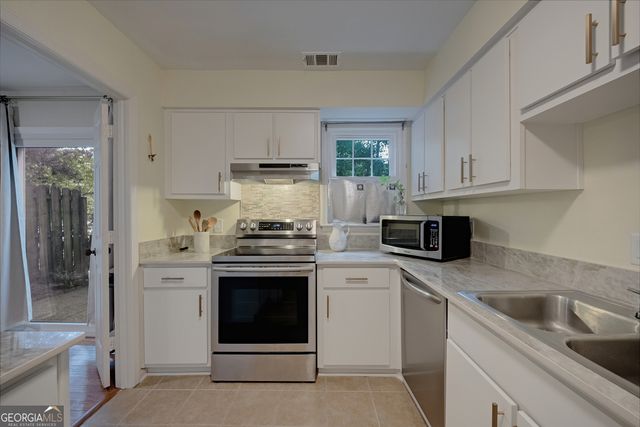 2761 Farmstead Road SE, Smyrna, GA 30080
