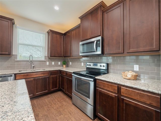 304 La Escalera DR, Leander, TX 78641
