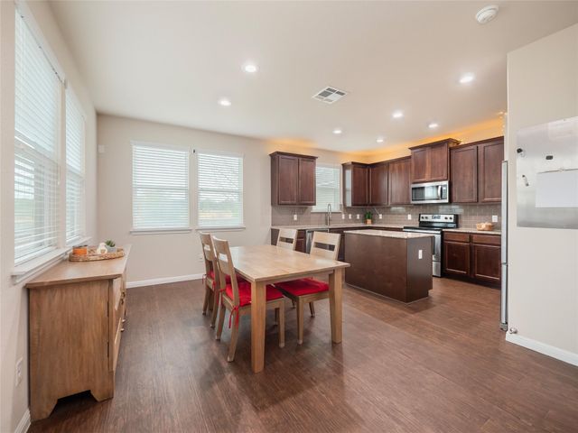 304 La Escalera DR, Leander, TX 78641