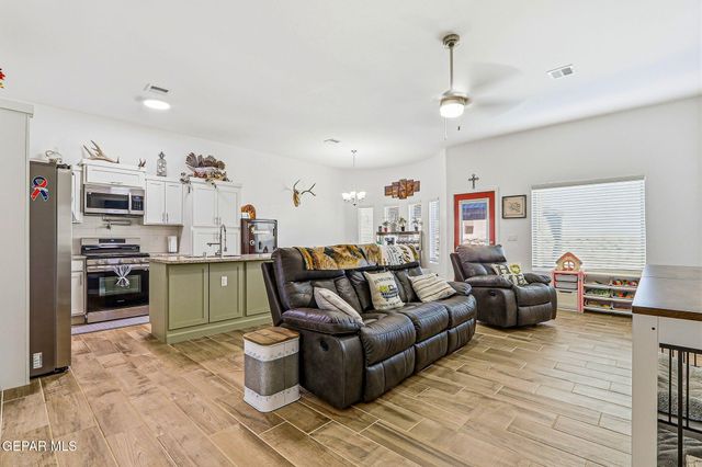 776 Paseo Dulce Avenue, Horizon City, TX 79928