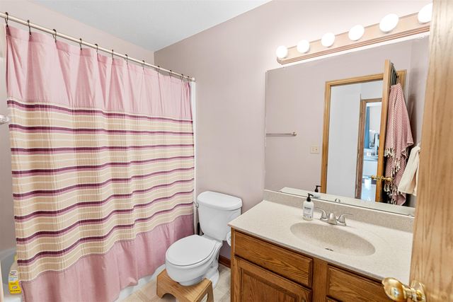 2648 Carolina Dr, Salina, KS 67401