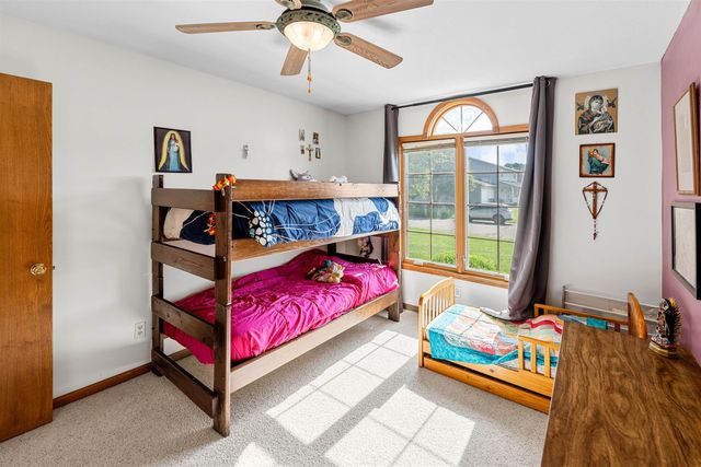 2648 Carolina Dr, Salina, KS 67401