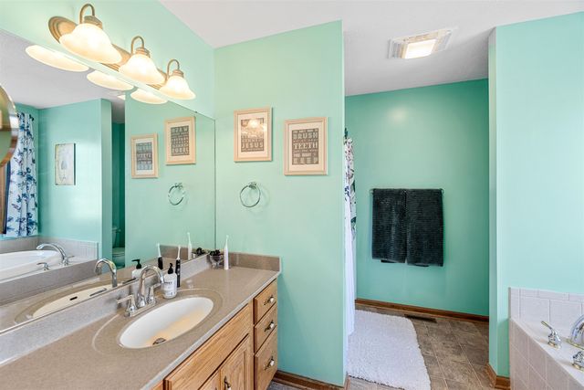 2648 Carolina Dr, Salina, KS 67401