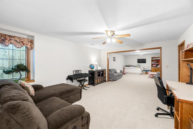 2648 Carolina Dr, Salina, KS 67401