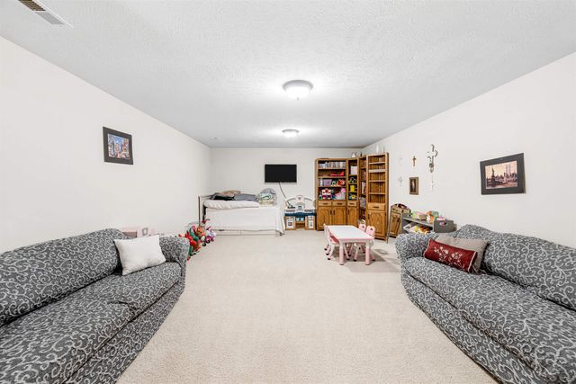 2648 Carolina Dr, Salina, KS 67401