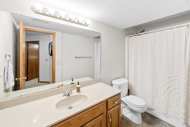 2648 Carolina Dr, Salina, KS 67401