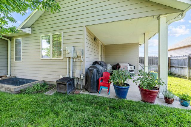 2648 Carolina Dr, Salina, KS 67401