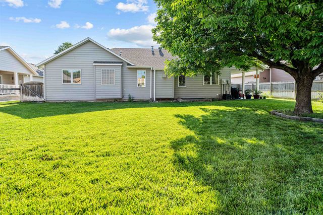 2648 Carolina Dr, Salina, KS 67401